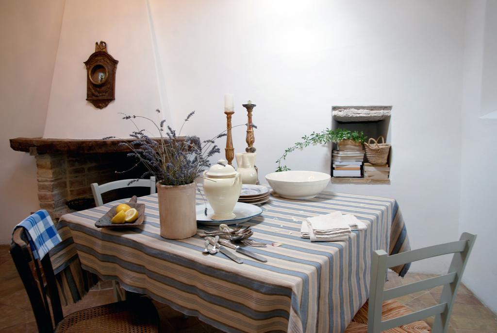 Casarciccia Pensionat Todi Rum bild